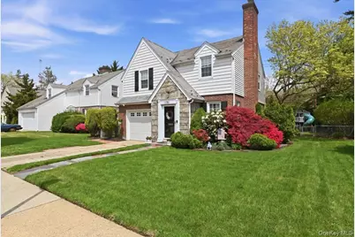 52 Wisteria Avenue, Mineola, NY 11501 - Photo 3
