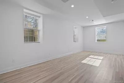 490 Montauk Highway, Southampton, NY 11968 - Photo 39