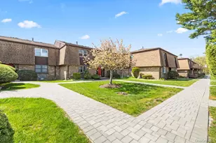 19 New Holland Village, Nanuet, NY 10954 - Photo 23
