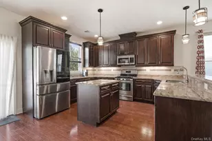 48 Augusta Dr, Medford, NY 11763 - Photo 3