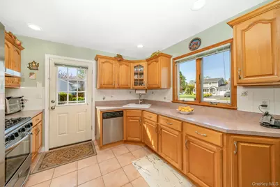 18 Byron Road, Commack, NY 11725 - Photo 15