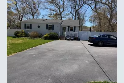 10 Hollingsworth Place, Centereach, NY 11720 - Photo 3