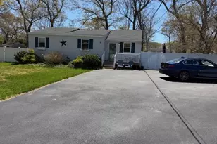10 Hollingsworth Pl, Centereach, NY 11720 - Photo 3