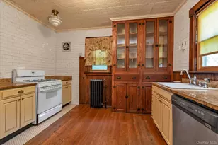 15 Wilson Ln, Rockville Centre, NY 11570 - Photo 15