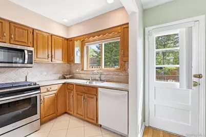 95 Smith Avenue, White Plains, NY 10605 - Photo 11
