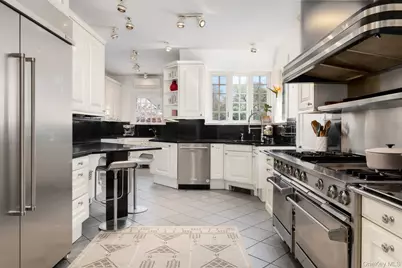 8 Rittenhouse Road, Bronxville, NY 10708 - Photo 11