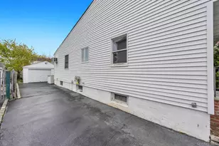 31 Indiana St, Hicksville, NY 11801 - Photo 25