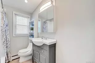7 Swan Ln, Levittown, NY 11756 - Photo 15