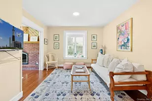 910 New Suffolk Ave, Mattituck, NY 11952 - Photo 5