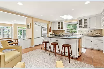 910 New Suffolk Avenue, Mattituck, NY 11952 - Photo 9