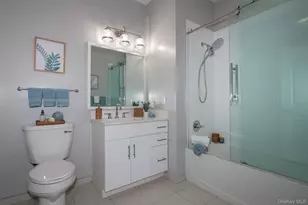 75 E Hoffman Ave, Lindenhurst, NY 11757 - Photo 15