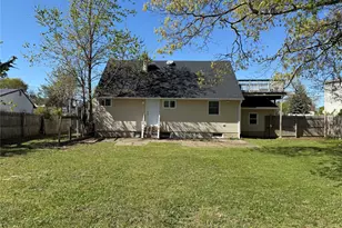 60 Meadowbrook Dr, Brentwood, NY 11717 - Photo 23