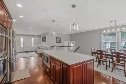 512 Heathcliff Drive, Seaford, NY 11783 - Photo 11