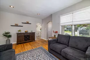 80 Doncaster Rd, Malverne, NY 11565 - Photo 9