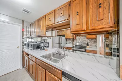 407 Birchwood Road, Medford, NY 11763 - Photo 7