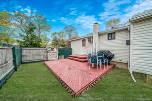 78 Division St, Holtsville, NY 11742 - Photo 5