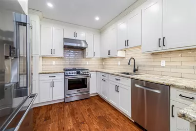 12 May Court, Rockville Centre, NY 11570 - Photo 5