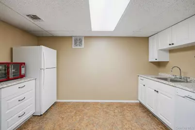 222 Jamaica Avenue, Medford, NY 11763 - Photo 37