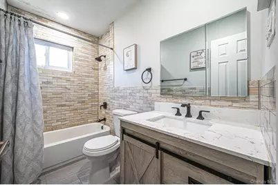 477 N Indiana Avenue, Lindenhurst, NY 11757 - Photo 17