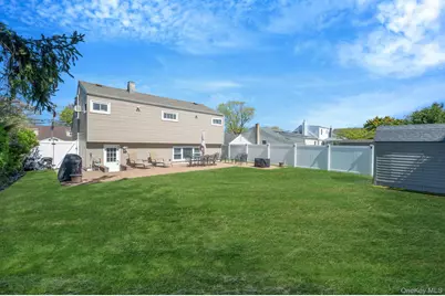 477 N Indiana Avenue, Lindenhurst, NY 11757 - Photo 25