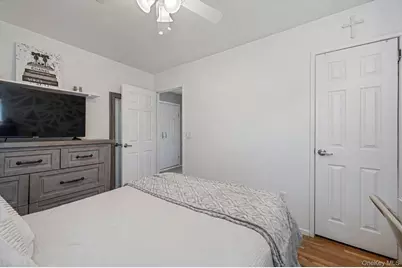 477 N Indiana Avenue, Lindenhurst, NY 11757 - Photo 19