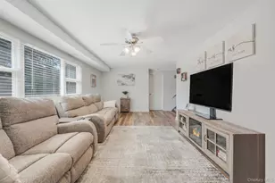 477 N Indiana Ave, Lindenhurst, NY 11757 - Photo 5