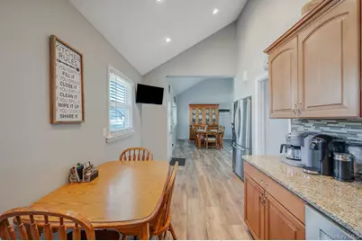 477 N Indiana Avenue, Lindenhurst, NY 11757 - Photo 9