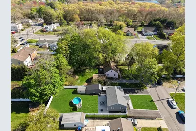 9 Brook Place, East Islip, NY 11730 - Photo 27