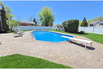 150 Glenmere Way, Holbrook, NY 11741 - Photo 17