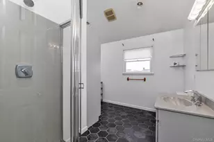 57 Cedar St, Hicksville, NY 11801 - Photo 17