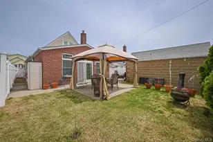 171-20 Gladwin Ave, Fresh Meadows, NY 11365 - Photo 19