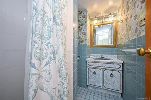171-20 Gladwin Ave, Fresh Meadows, NY 11365 - Photo 17