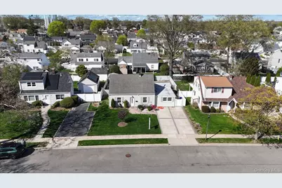 13 Peachtree Lane, Levittown, NY 11756 - Photo 5