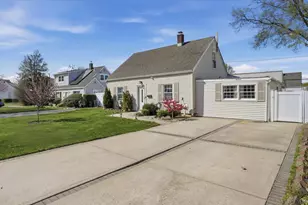 13 Peachtree Ln, Levittown, NY 11756 - Photo 7