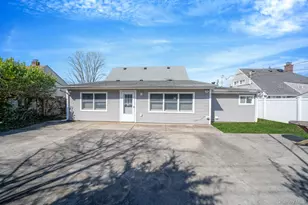 45 Cobalt Ln, Westbury, NY 11590 - Photo 23