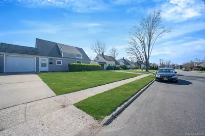45 Cobalt Lane, Westbury, NY 11590 - Photo 3