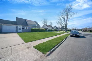 45 Cobalt Ln, Westbury, NY 11590 - Photo 3