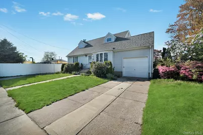 83 Old Farmingdale Road, West Babylon, NY 11704 - Photo 3