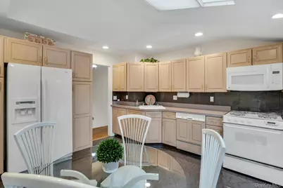 22 Abbey Drive, Commack, NY 11725 - Photo 15