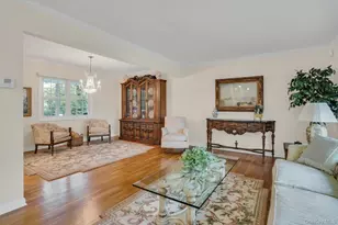 22 Abbey Dr, Commack, NY 11725 - Photo 11