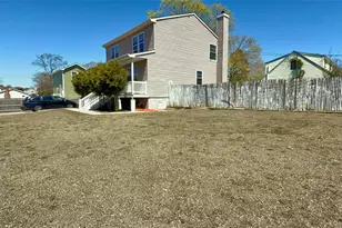 29 Sheridan Dr, Shirley, NY 11967 - Photo 3