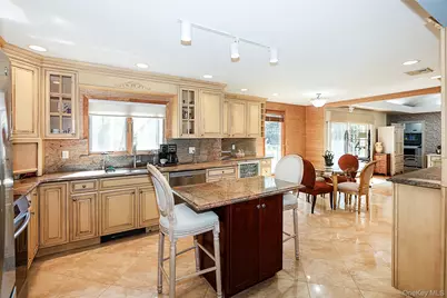 395 Ridgefield Road, Hauppauge, NY 11788 - Photo 5