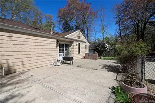 395 Ridgefield Rd, Hauppauge, NY 11788 - Photo 21