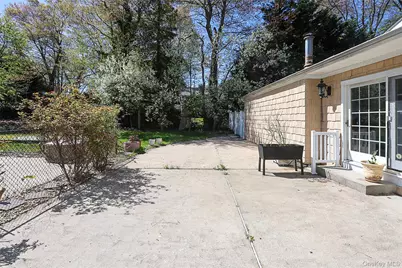 395 Ridgefield Road, Hauppauge, NY 11788 - Photo 23