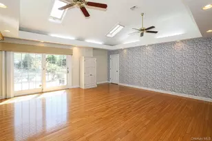 395 Ridgefield Rd, Hauppauge, NY 11788 - Photo 9