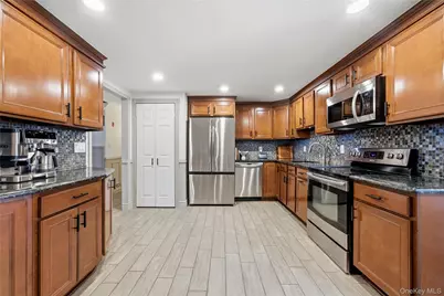 1055 Sipp Avenue, Medford, NY 11763 - Photo 13