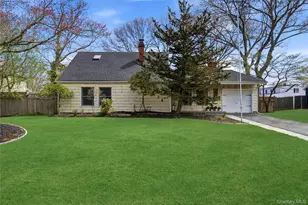 1055 Sipp Ave, Medford, NY 11763 - Photo 3