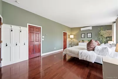 1055 Sipp Avenue, Medford, NY 11763 - Photo 31
