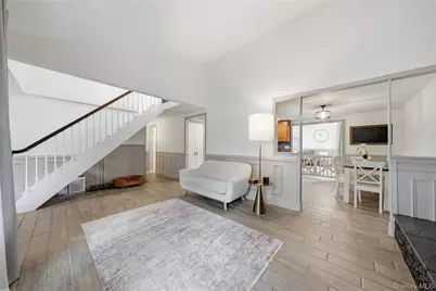1055 Sipp Avenue, Medford, NY 11763 - Photo 5