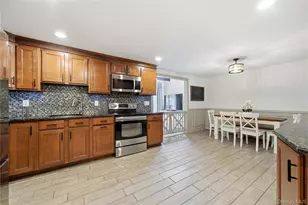 1055 Sipp Ave, Medford, NY 11763 - Photo 9